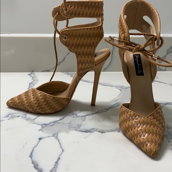 Alejandra G Pumps - Picture 2 of 4